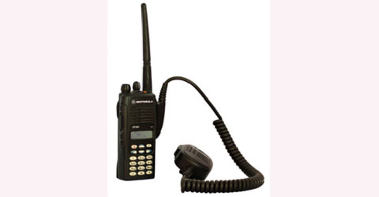 পুলিশের ওয়াকিটকি ঝুলছে খুঁটিতে