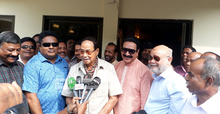 সু চির কথায় ভাওতাবাজি দেখছেন এরশাদ