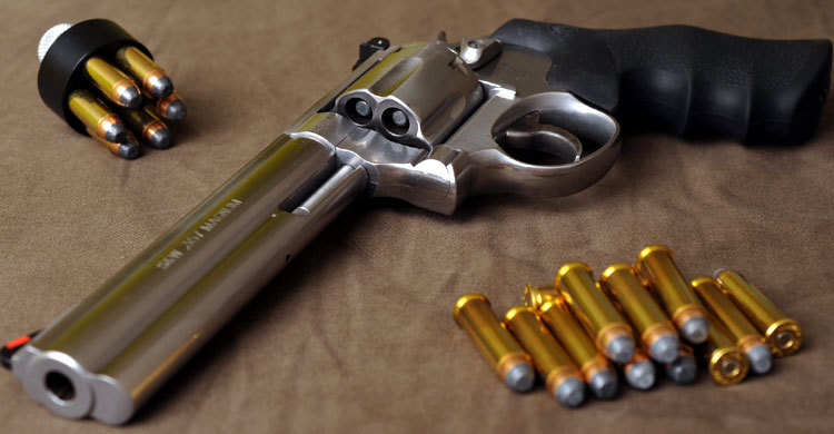 ড্রেনের ভেতর পাওয়া গেল ডিবি এসআইয়ের পিস্তল