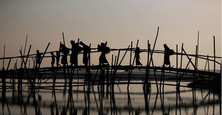 Desperate for news, Rohingya refugees tune in to ‘WhatsApp radio’