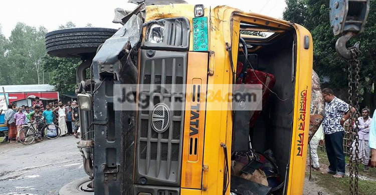 রংপুরে ট্রাক-পিকআপ ভ্যান সংঘর্ষে নিহত ৩