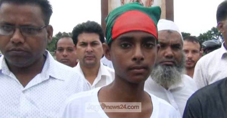 হেঁটে গিনেস বুকে নাম লেখানোর স্বপ্ন কিশোর সাকিবের