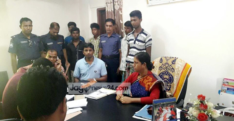 ইলিশ শিকারের দায়ে নড়িয়ায় ৫ জেলে আটক