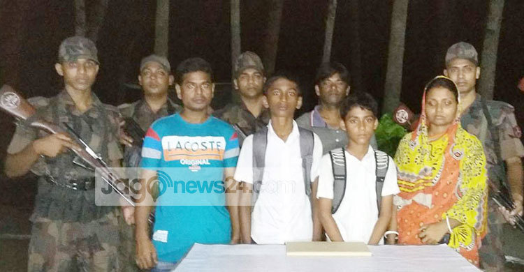 ভারতে পাচারকালে দুই স্কুলছাত্র উদ্ধার