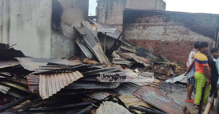 সোনারগাঁয়ে অগ্নিকাণ্ডে ৫ দোকান ভস্মীভূত