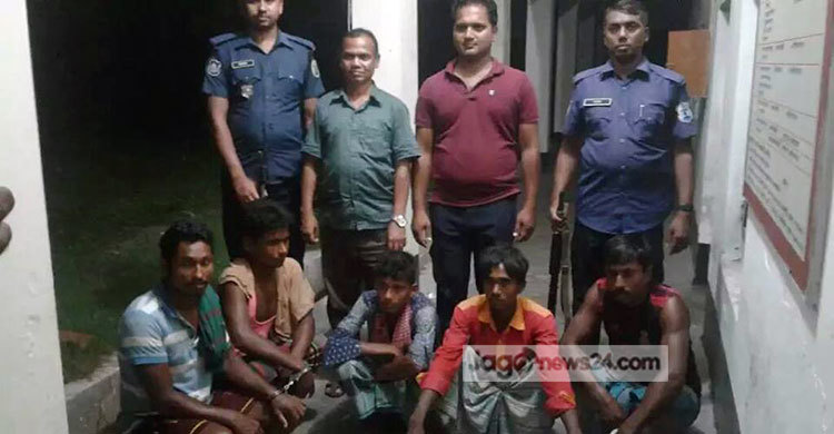 শরীয়তপুরে ইলিশ ধরার দায়ে ৫ জেলের কারাদণ্ড