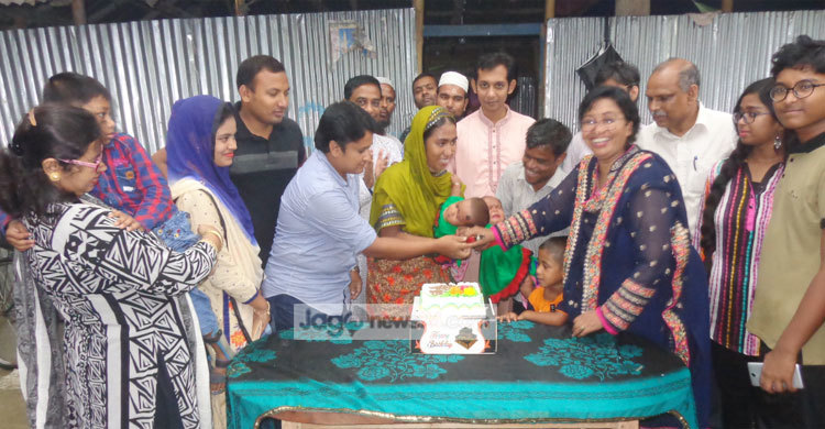 কেক কেটে তৌফা-তহুরার জন্মদিন পালন