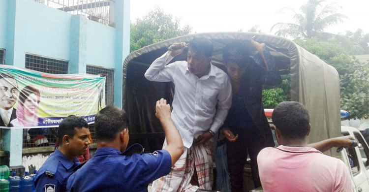 চাঁদপুরে ছিনতাই মামলায় আ.লীগ নেতা গ্রেফতার