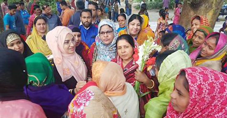 Benapole-Mp-Wife-Vote