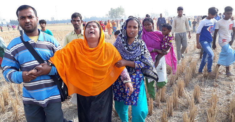 পরিত্যাক্ত জমিতে যুবকের গলাকাটা মরদেহ