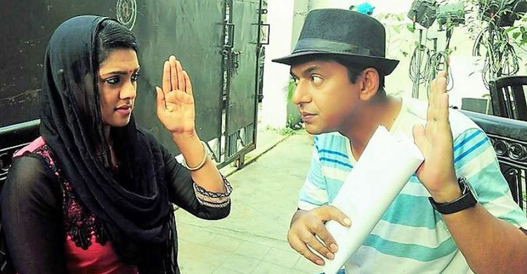 কিশোরীদের সচেতন করছেন চঞ্চল-তিশা