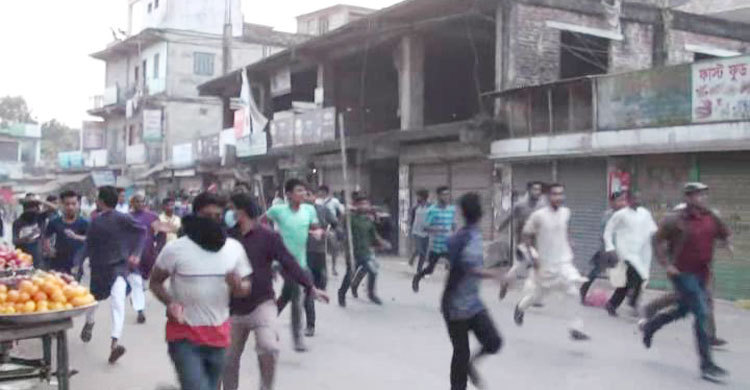 কুমিল্লায় বিএনপি প্রার্থী মুজিবুলের গাড়িবহরে হামলা