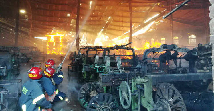 পাঁচ ঘণ্টার চেষ্টায় পাটের মিলের আগুন নিয়ন্ত্রণে