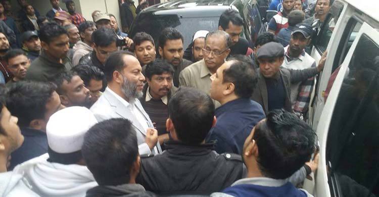 এলাকায় হঠাৎ রেজা কিবরিয়া