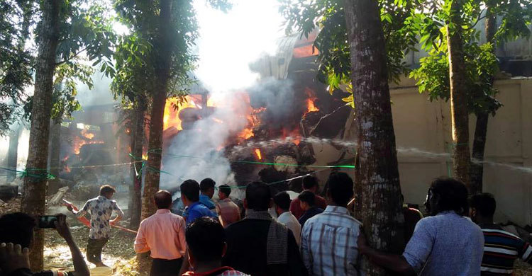 হবিগঞ্জে টেক্সটাইল মিলের গুদামে আগুন