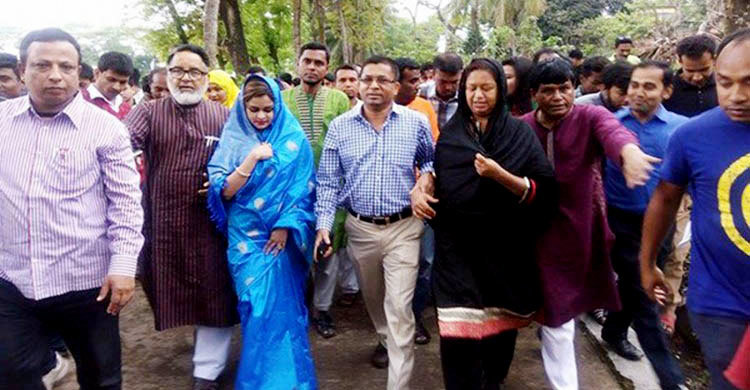 নৌকার প্রচারণায় নাফিসা কামাল