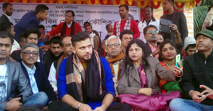 আমি যদি নির্বাচিত হই আপনাদের সেবা করব : মাশরাফি