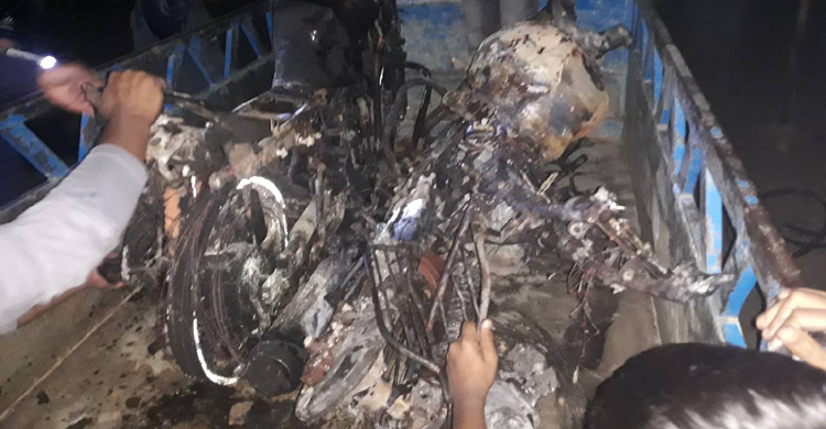 বেগমগঞ্জে বসতঘরে হামলা, অগ্নিসংযোগ