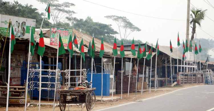 বেগমগঞ্জে সঠিক নিয়মে শতভাগ জাতীয় পতাকা উত্তোলন
