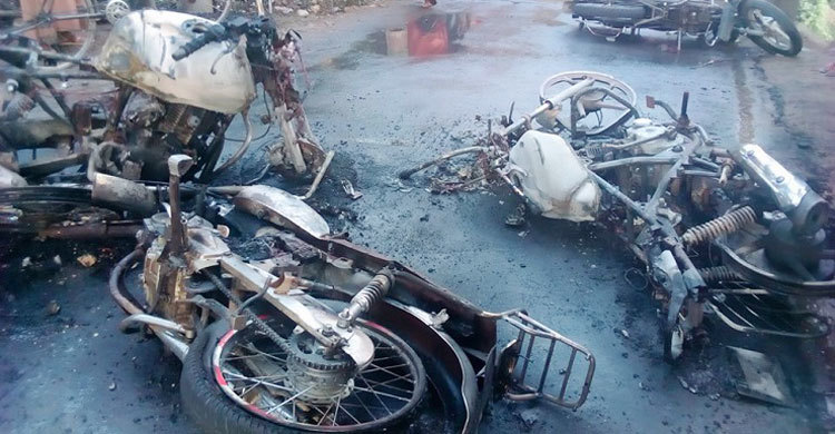 বিএনপি প্রার্থীর গণসংযোগে হামলা, ১৩ মোটরসাইকেলে আগুন