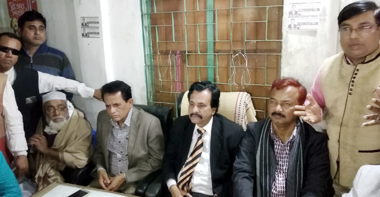 শ্বশুরকে সমর্থন দিয়ে সরে দাঁড়ালেন জামাই