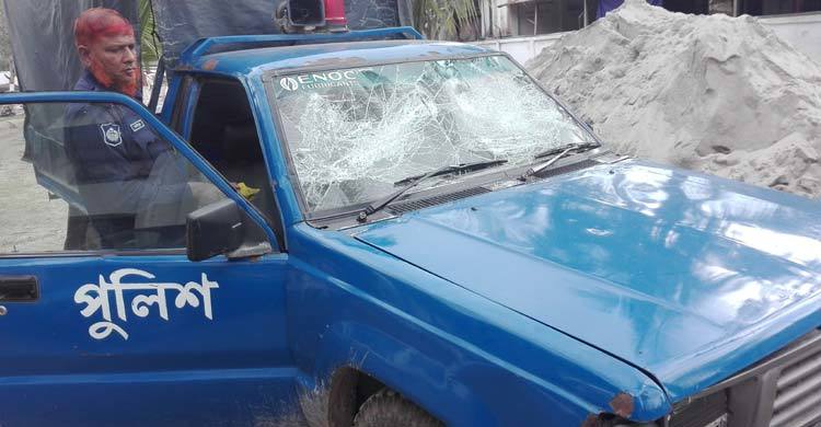 টাঙ্গাইলে পুলিশের গাড়িতে হামলা, ৪ পুলিশ সদস্য আহত