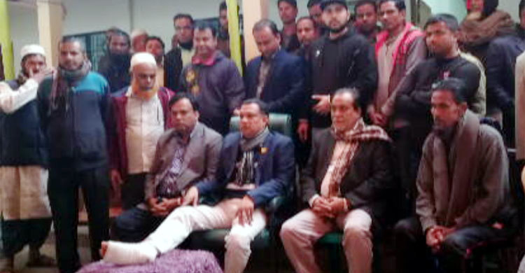 ভাঙা পা নিয়ে ধানের শীষের প্রচারণায় শরীফুল