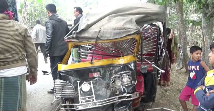 বাস-মাহিন্দ্র মুখোমুখি সংঘর্ষে নিহত ২