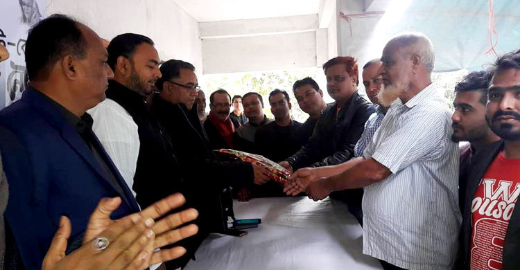 দুই শতাধিক কর্মী নিয়ে আ.লীগে এলেন ইউপি চেয়ারম্যান