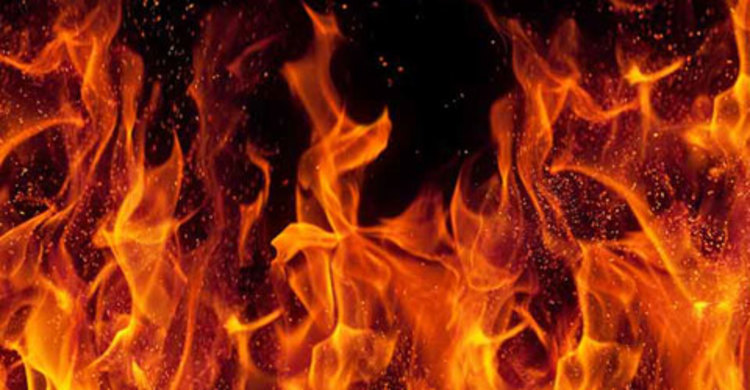 ধূপের আগুনে পুড়ে মরল শিশুটি