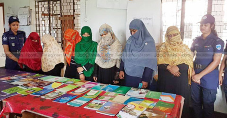 ইসলামী ছাত্রী সংস্থার সাত সদস্য আটক