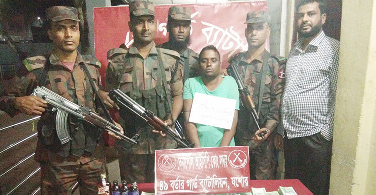 বেনাপোলে ৩০ লাখ হুন্ডির টাকাসহ আটক ১