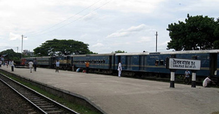 বিনা টিকিটে রেল ভ্রমণ, ১২শ যাত্রীকে জরিমানা