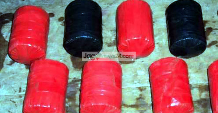 সিরাজগঞ্জে ঝোপ থেকে ৫৩ ককটেল উদ্ধার