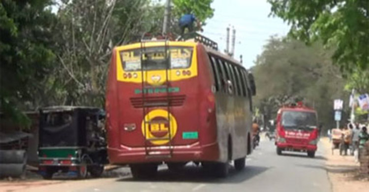 পুলিশি তল্লাশির নামে ১০টি গাড়িতে ডাকাতি