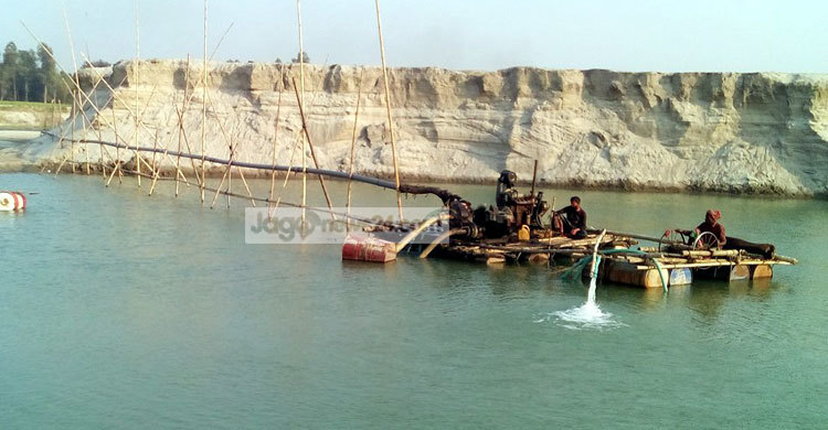 বালু উত্তোলনে হুমকির মুখে মসজিদ কবরস্থান ফসলি জমি