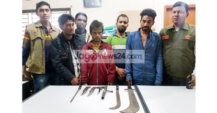 কুমিল্লায় অস্ত্রসহ ৫ ডাকাত গ্রেফতার