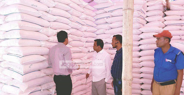 কক্সবাজারে নিম্নমানের ৬৮০০ বস্তা চাল জব্দ