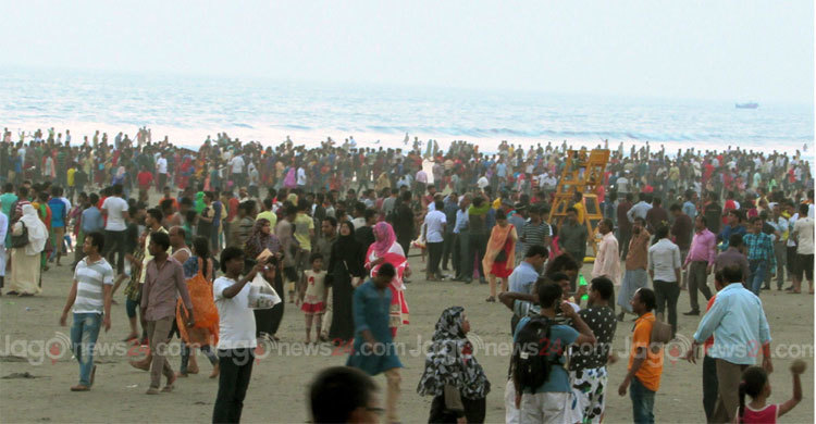 মৌসুম শেষে মুখর কক্সবাজার