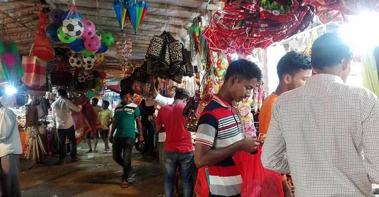 কক্সবাজারে প্রেম আসে গভীর রজনীতে