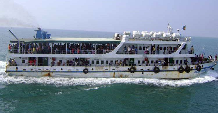 গভীর সাগরে আটকা পড়েছে ২৫০ পর্যটক