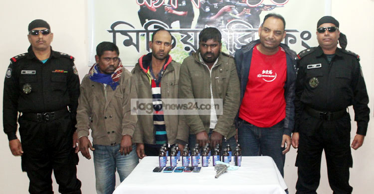 দিনাজপুরে অস্ত্র-মাদকসহ গ্রেফতার ৪