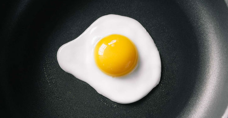 যে কারণে ডিম খাবেন