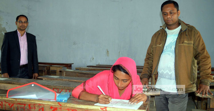 পরীক্ষার্থী ১ জন, দায়িত্বে ৬ জন কর্মকর্তা