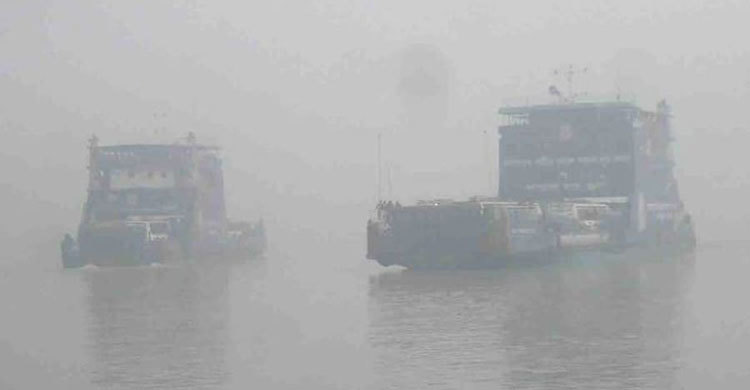 বরগুনায় ঘন কুয়াশায় ফেরি চলাচল বন্ধ