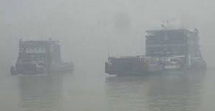 ঘন কুয়াশায় শরীয়তপুরে ফেরি বন্ধ