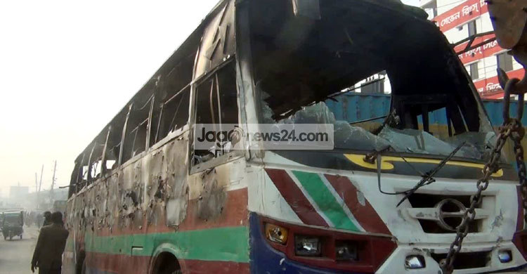 বাসচাপায় পথচারীর মৃত্যু : স্থানীয়দের অগ্নিসংযোগ