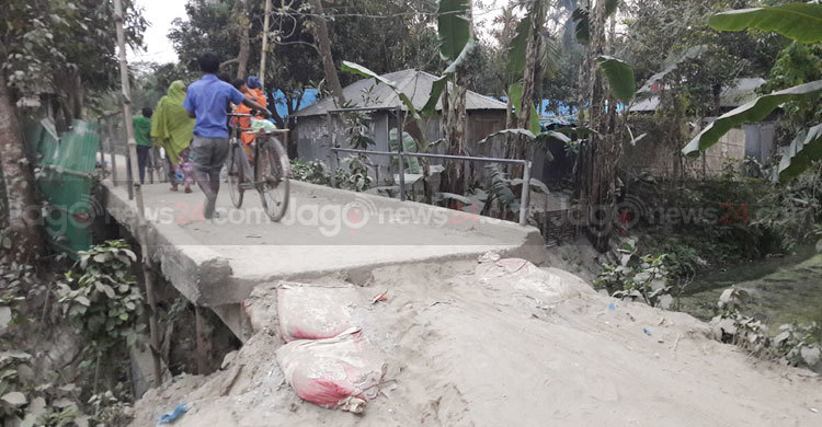 ফসল বাঁচাতে স্লুইসগেট নির্মাণের দাবি গ্রামবাসীর