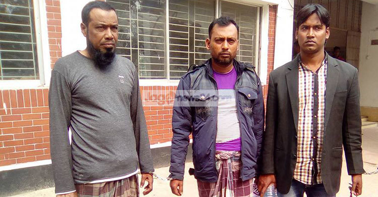 নদীতে ট্যাংকার থেকে তেল চুরি, গ্রেফতার ৩