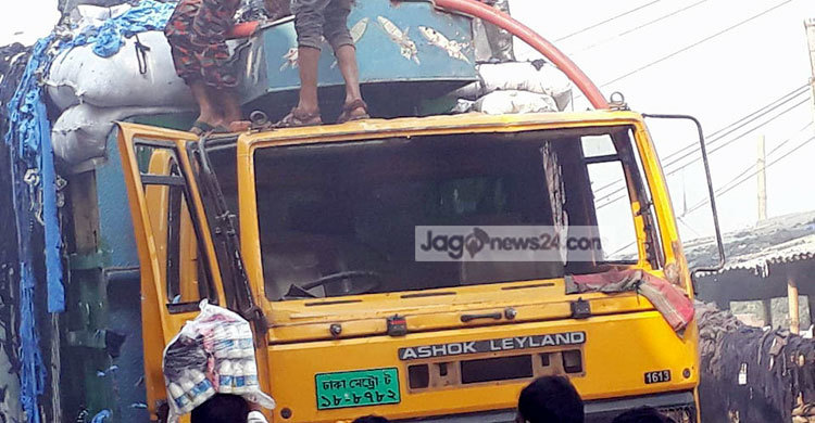 গাজীপুরে ট্রাকচাপায় কলেজছাত্র নিহত, ট্রাকে আগুন